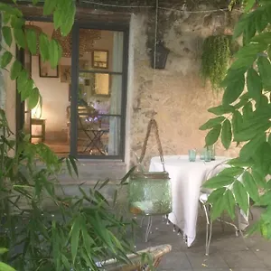 https://la-petite-maison-lourmarin.fr-provencehotel.com
